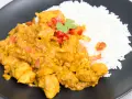 Pyszny kurczak curry z ryżem, idealny na szybki obiad. Ten przepis na kurczaka curry zachwyci każdego!