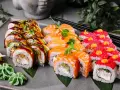 Z czym sushi? Sosy, dodatki, napoje i błędy.