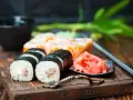 Domowe sosy do sushi: Proste przepisy na Ponzu, Spicy Mayo i Unagi