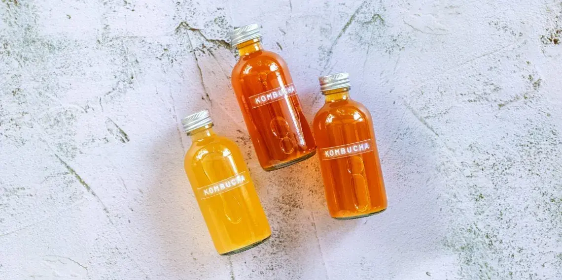 Kombucha: Na co jest dobra? Jak pić i czy warto ją zrobić w domu?