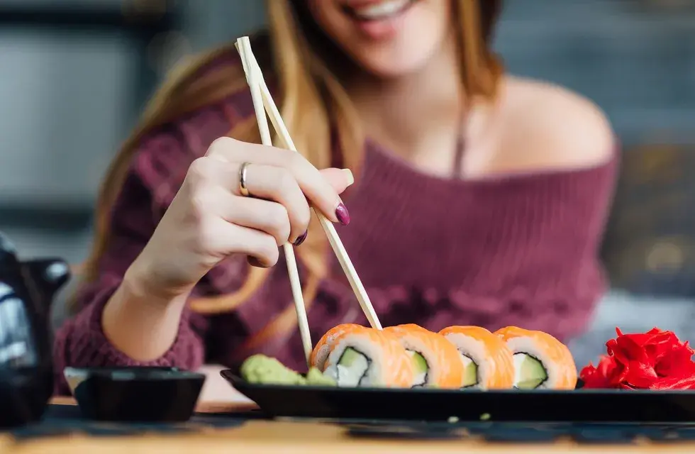 Sushi w ciąży: Bezpieczne wybory i czego unikać?