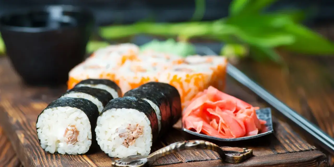 Domowe sosy do sushi: Proste przepisy na Ponzu, Spicy Mayo i Unagi