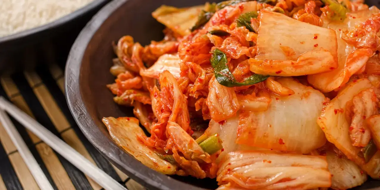 Kimchi: Co to jest? Smak, przepis, zdrowie i jak zacząć