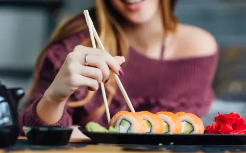 Sushi w ciąży: Bezpieczne wybory i czego unikać?