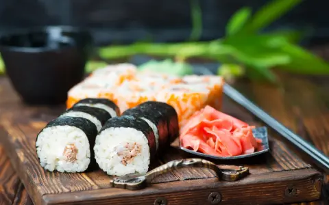 Domowe sosy do sushi: Proste przepisy na Ponzu, Spicy Mayo i Unagi