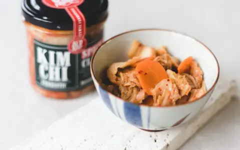 Kimchi: Kluczowe składniki i ich rola w fermentacji. Odkryj sekret!
