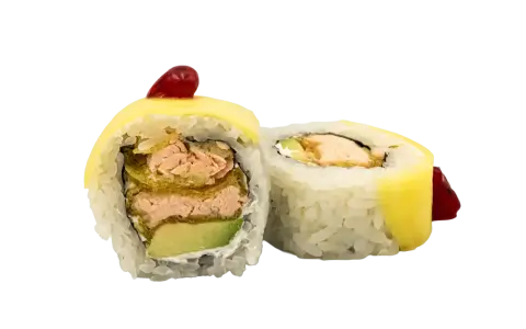 Rolka sushi z łososiem, awokado i żółtym serem. Idealne warzywa do sushi to świeże i chrupiące składniki.