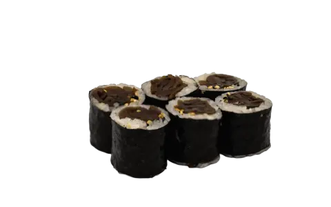Siedem roladek sushi z ryżem, nori i ciemnym, słodkim nadzieniem. Czy to kanpyo?