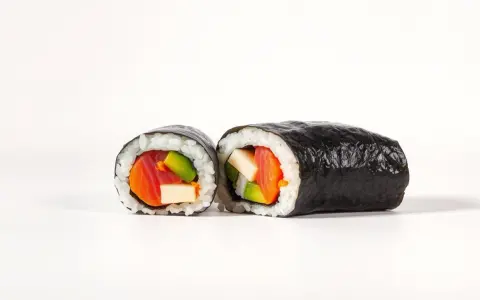 Ile kawałków sushi w rolce? Sprawdź standardy i porcje