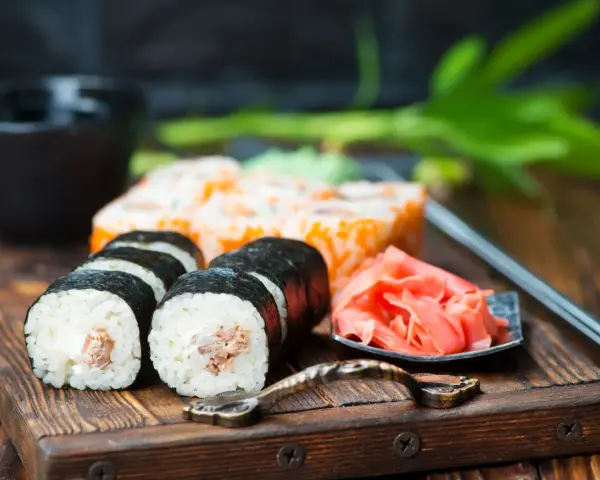 Domowe sosy do sushi: Proste przepisy na Ponzu, Spicy Mayo i Unagi