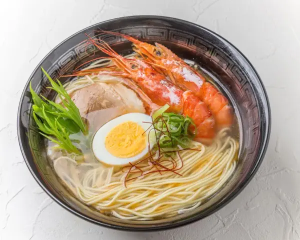 Ramen: Japońska zupa z chińskimi korzeniami poznaj jej tożsamość