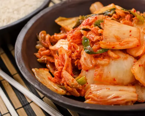 Kimchi: Co to jest? Smak, przepis, zdrowie i jak zacząć