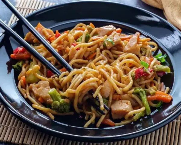 Chow Mein: Szybki Przepis na Azjatycki Klasyk w Domu