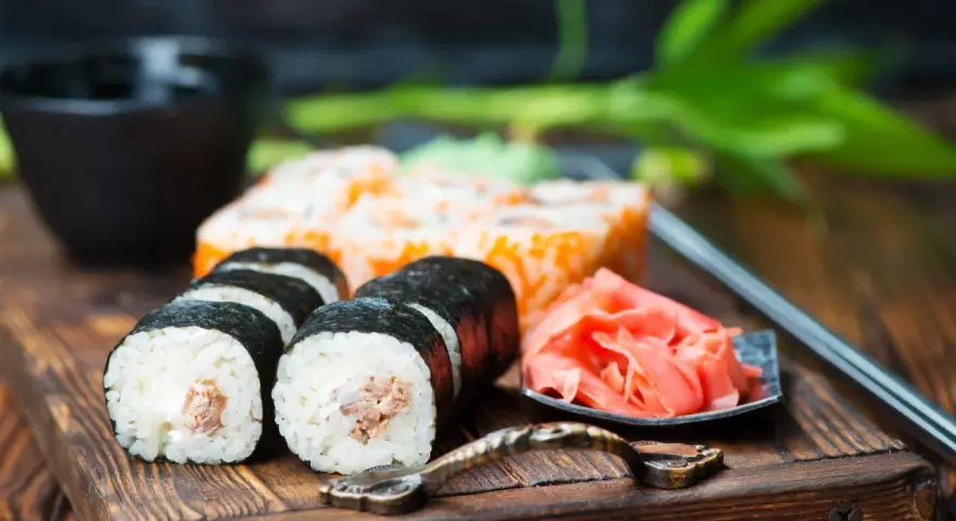 Domowe sosy do sushi: Proste przepisy na Ponzu, Spicy Mayo i Unagi