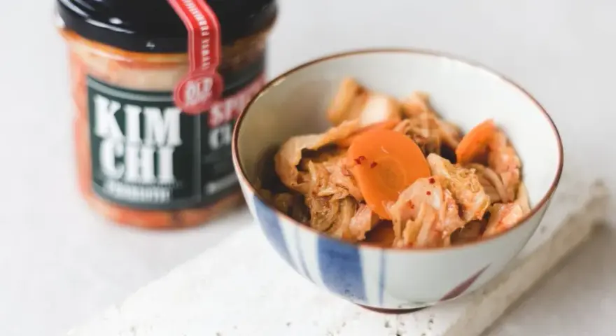 Kimchi: Kluczowe składniki i ich rola w fermentacji. Odkryj sekret!