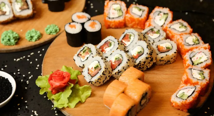 Co potrzebne do sushi? Lista zakupów i narzędzi dla początkujących