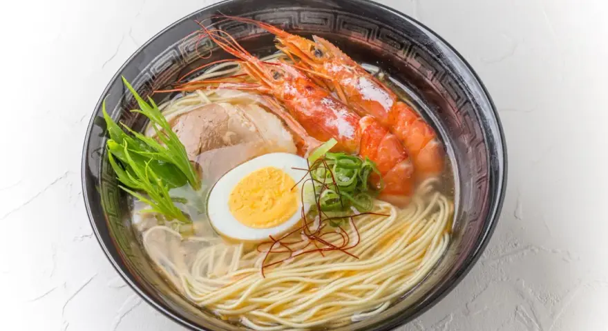 Ramen: Japońska zupa z chińskimi korzeniami poznaj jej tożsamość
