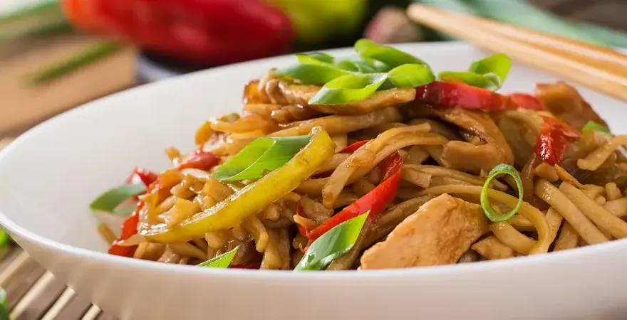 Domowy Pad Thai: Przepis krok po kroku | Autentyczny smak w Polsce