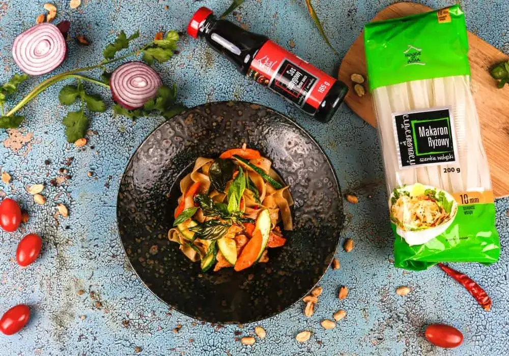 Makaron sojowy z kurczakiem stir-fry gotowe danie