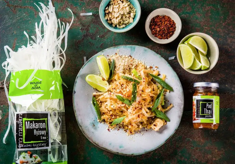 Różne rodzaje makaronu ryżowego do Pad Thai