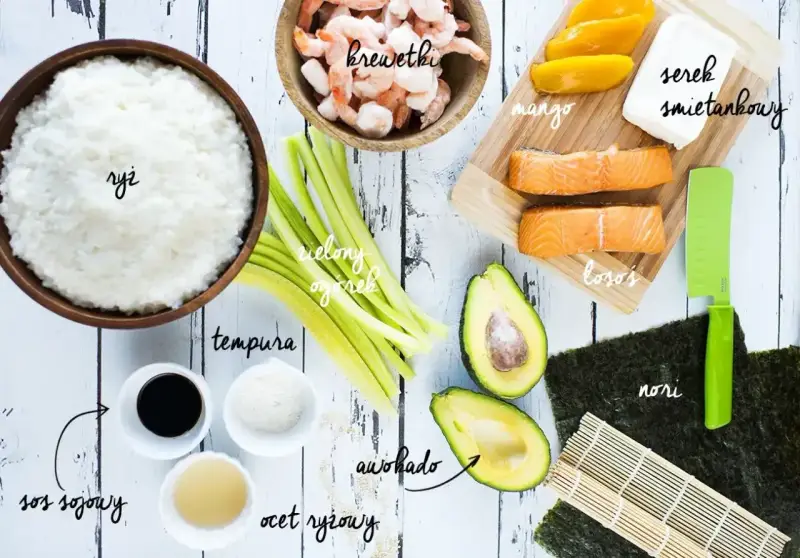 Wszystko do sushi: ryż, krewetki, łosoś, awokado, mango, serek śmietankowy, ogórek, nori, sos sojowy, ocet ryżowy i tempura.